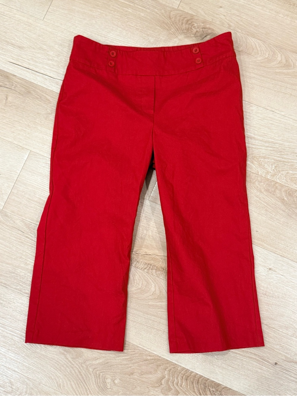 Women’s Red Stretch Capri Pants
